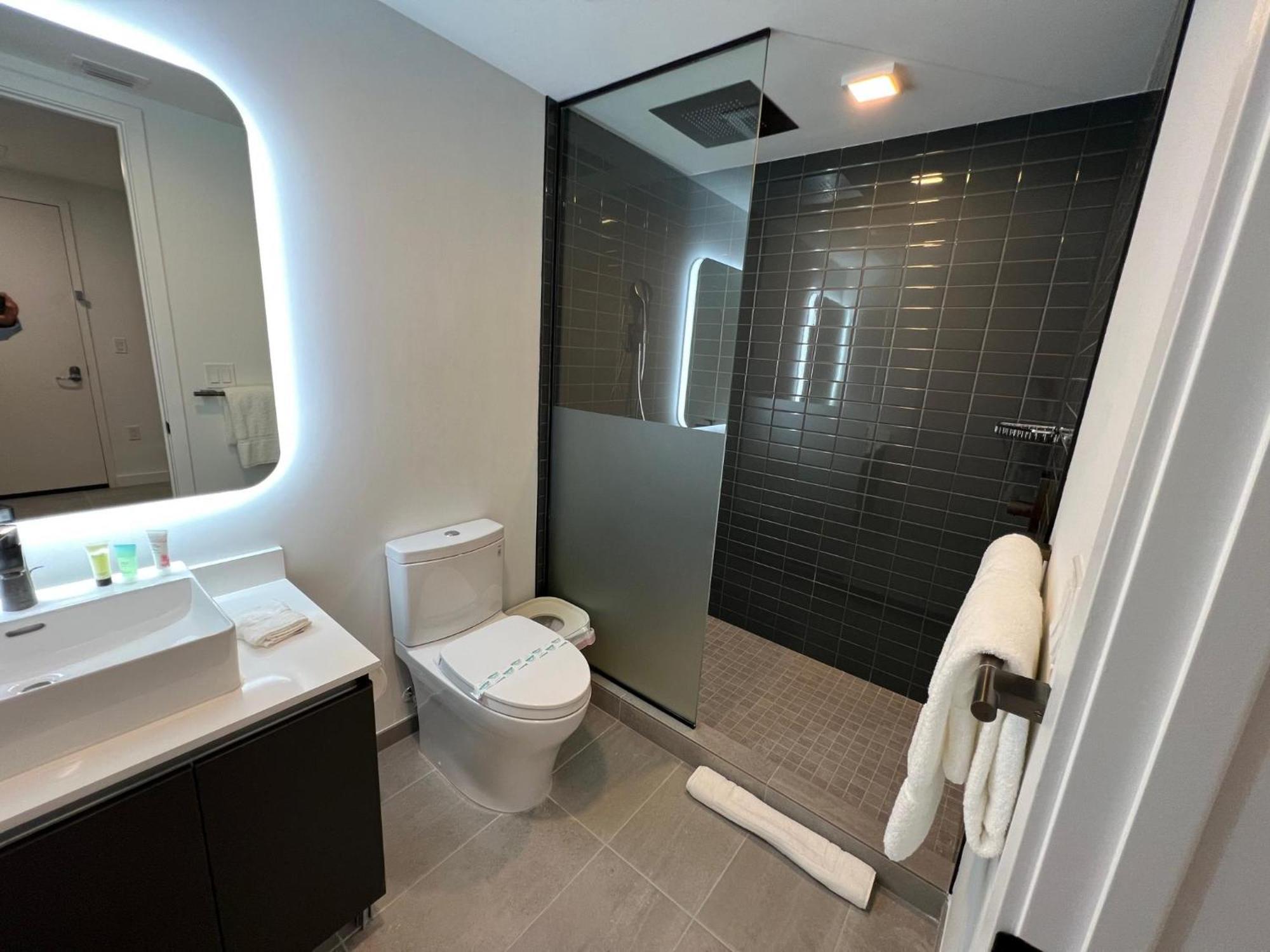 227-2113ic Downtown Appartement *