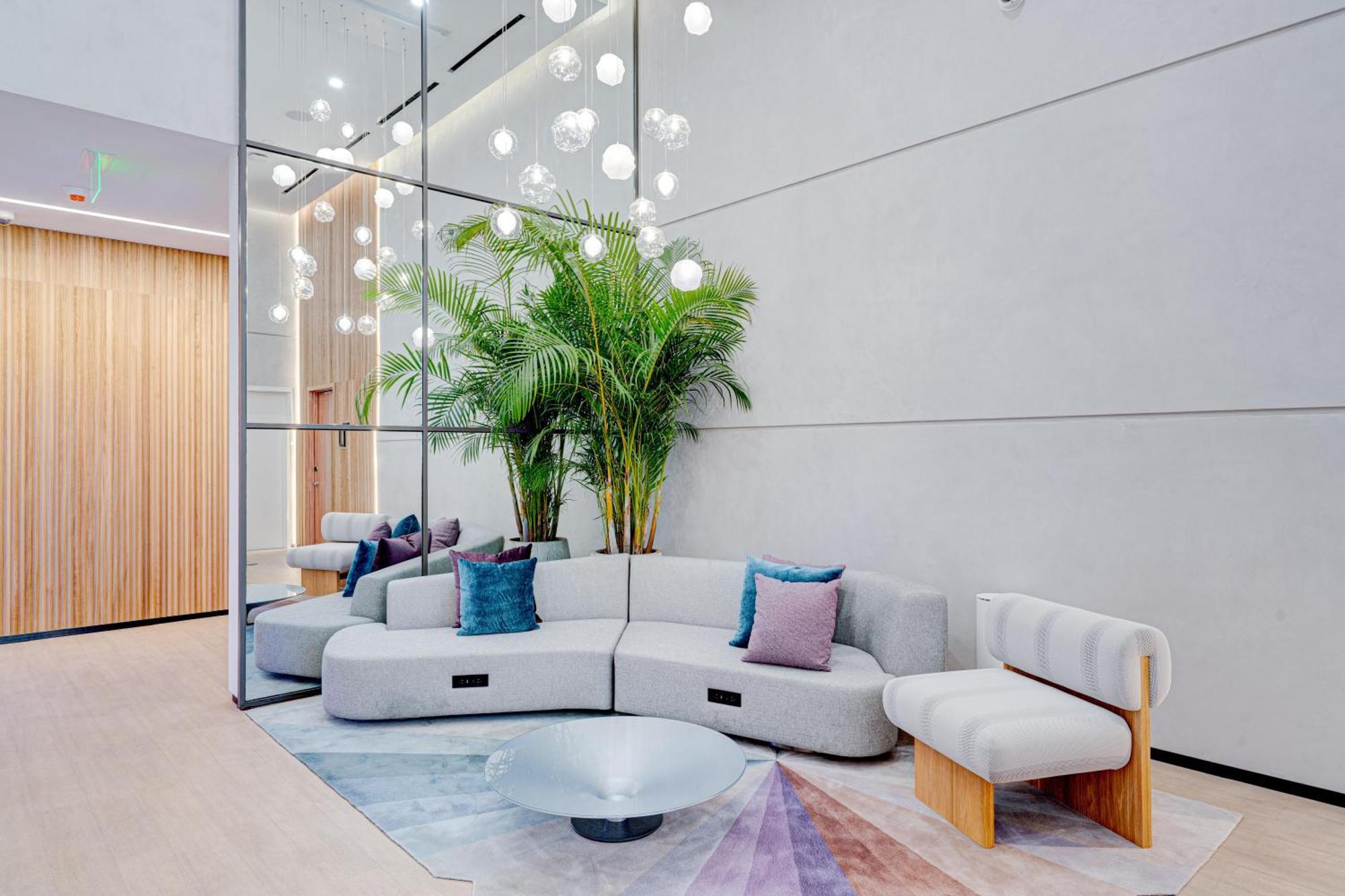 227-2113ic Downtown Apartment *